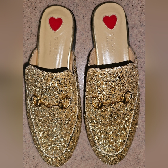 Designer Inspired Slip-on - Picture 2 of 7